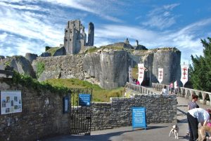 corfe_castle_entrance_-_geograph-org-uk_-_1722689